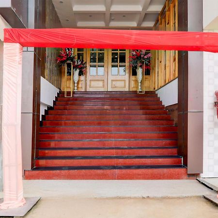 Super Townhouse Gls International Hotel Lucknow Bagian luar foto
