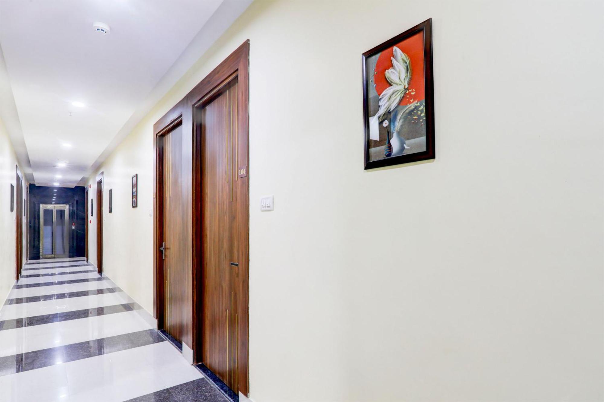 Super Townhouse Gls International Hotel Lucknow Bagian luar foto