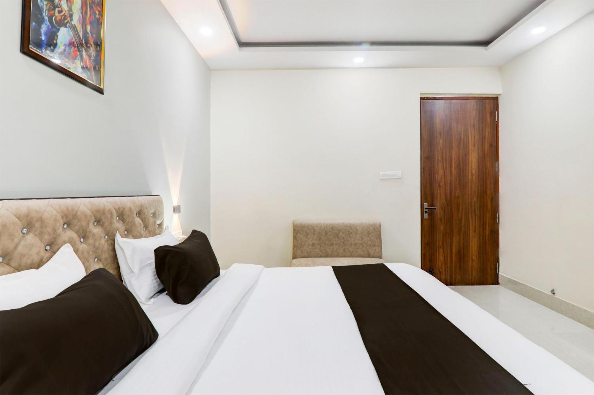 Super Townhouse Gls International Hotel Lucknow Bagian luar foto