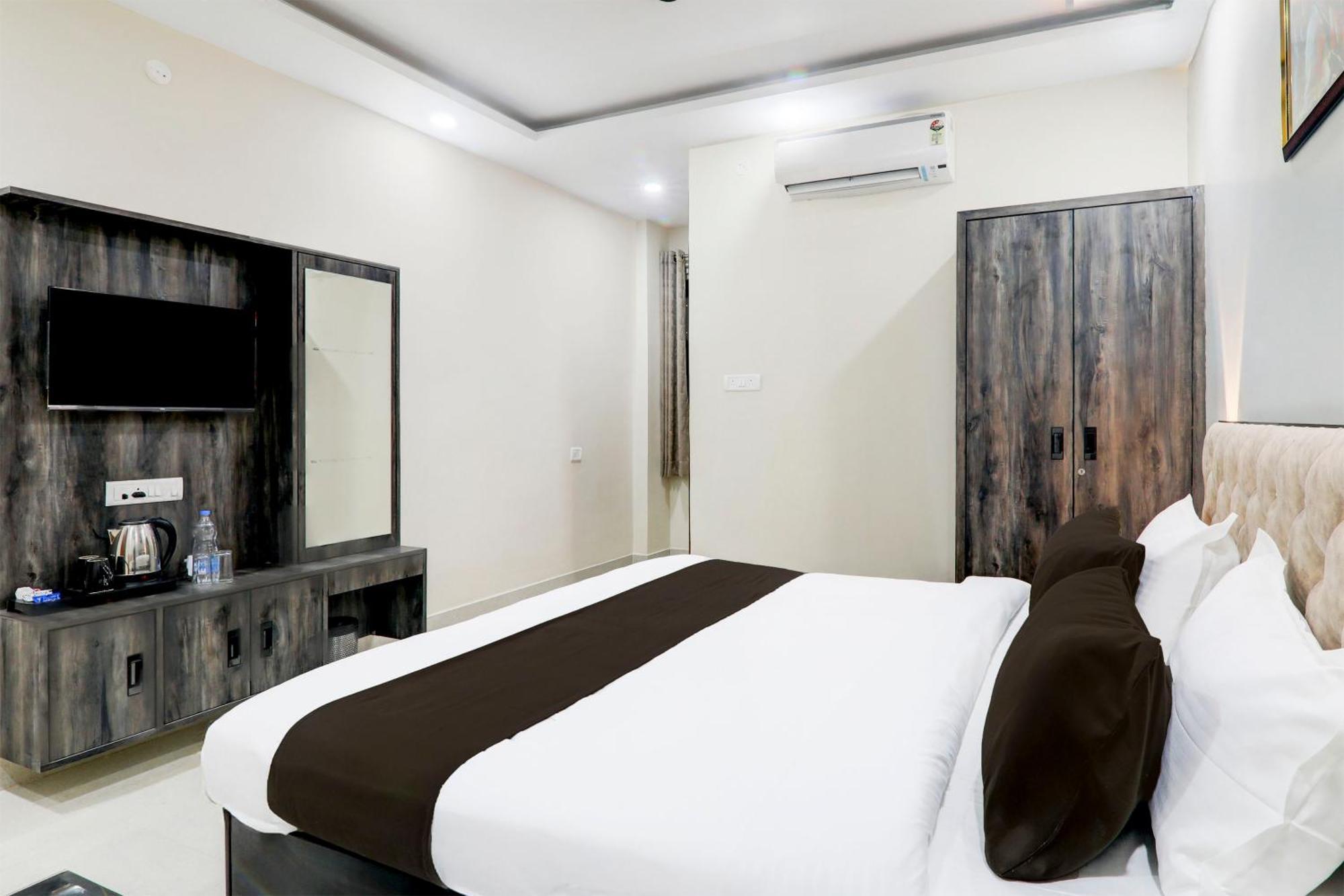 Super Townhouse Gls International Hotel Lucknow Bagian luar foto