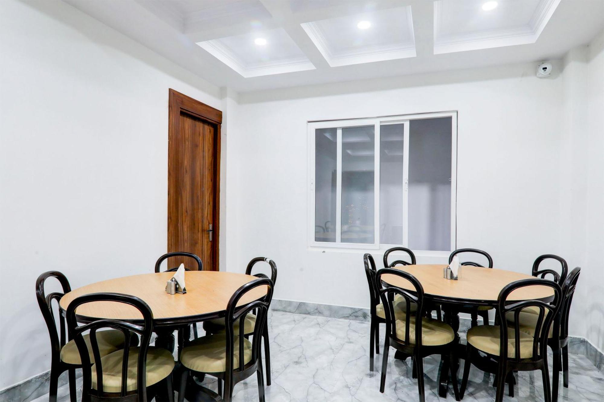 Super Townhouse Gls International Hotel Lucknow Bagian luar foto