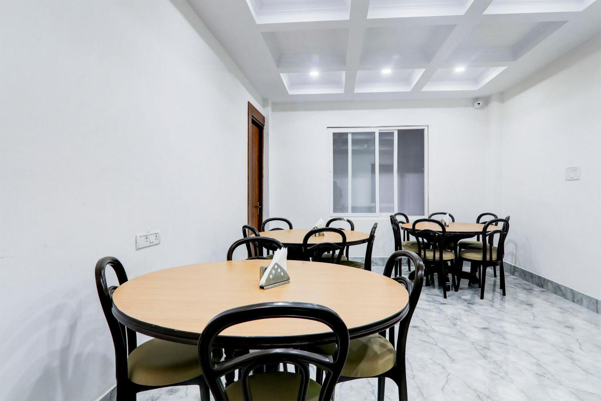 Super Townhouse Gls International Hotel Lucknow Bagian luar foto