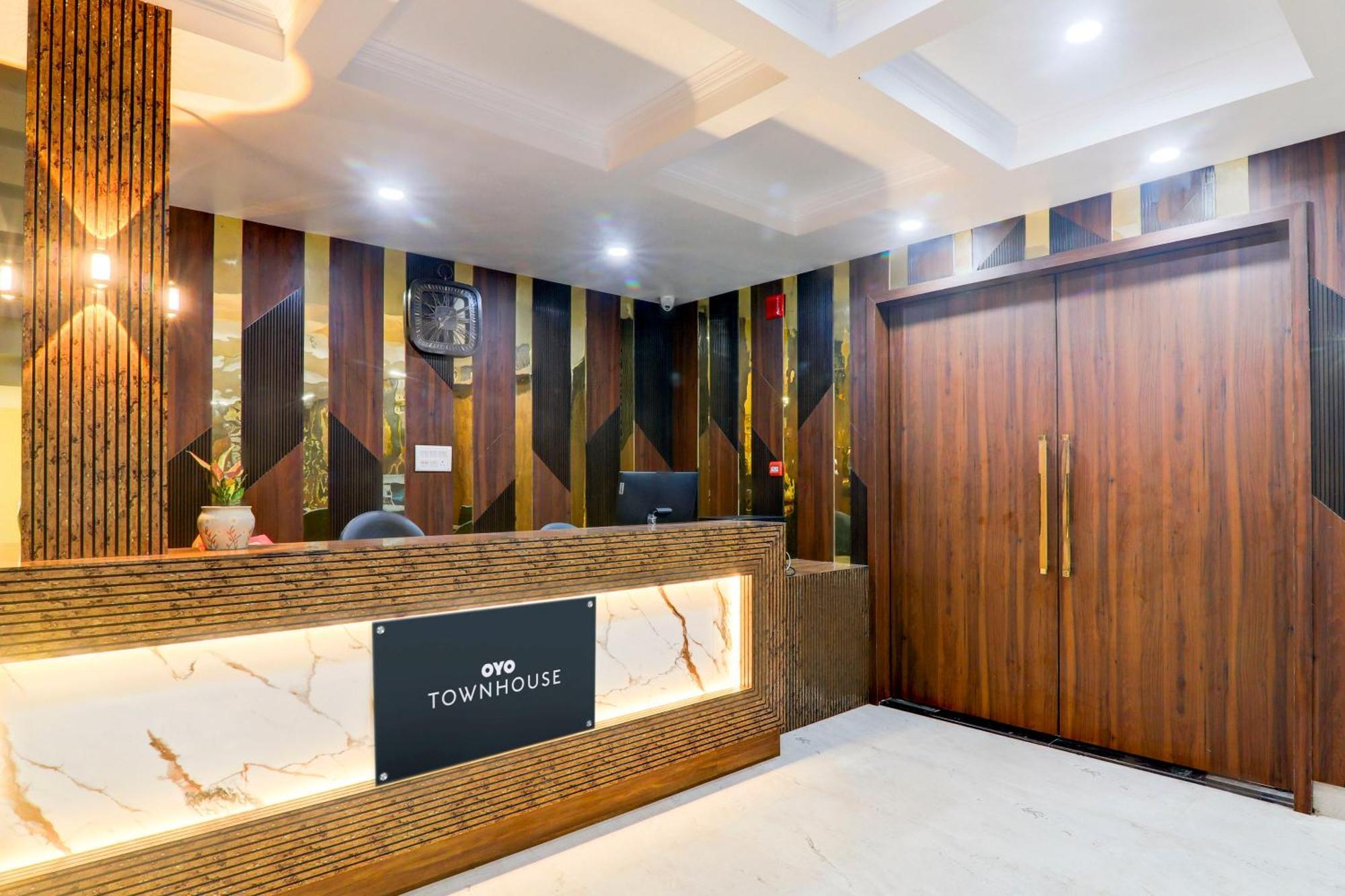 Super Townhouse Gls International Hotel Lucknow Bagian luar foto