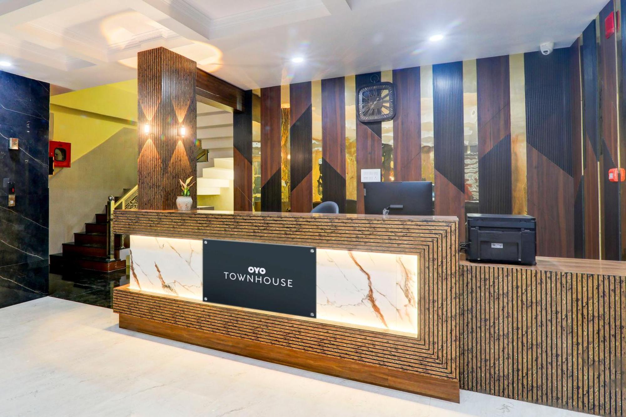 Super Townhouse Gls International Hotel Lucknow Bagian luar foto