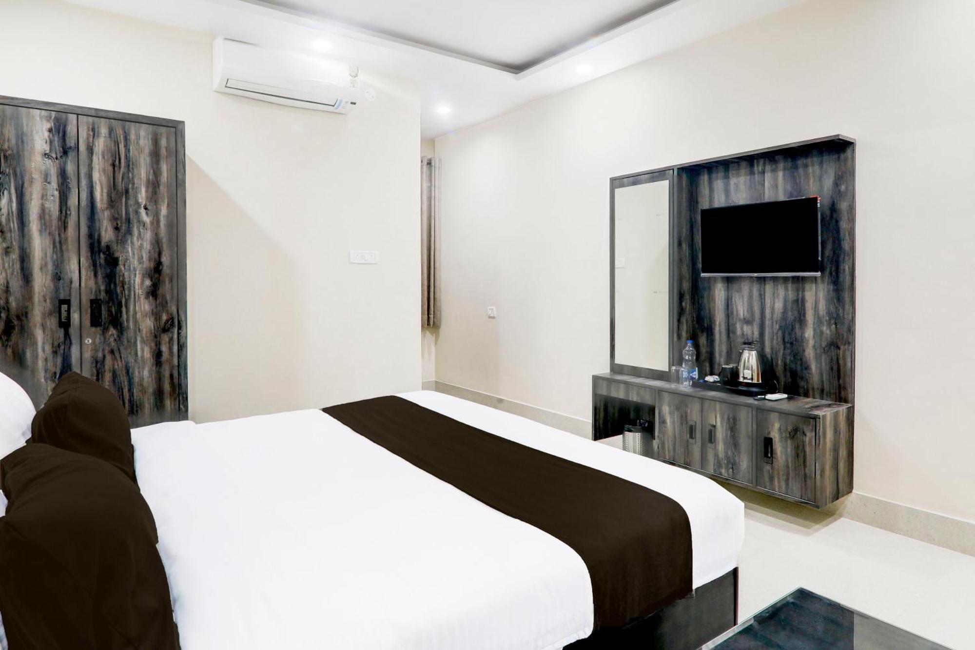 Super Townhouse Gls International Hotel Lucknow Bagian luar foto