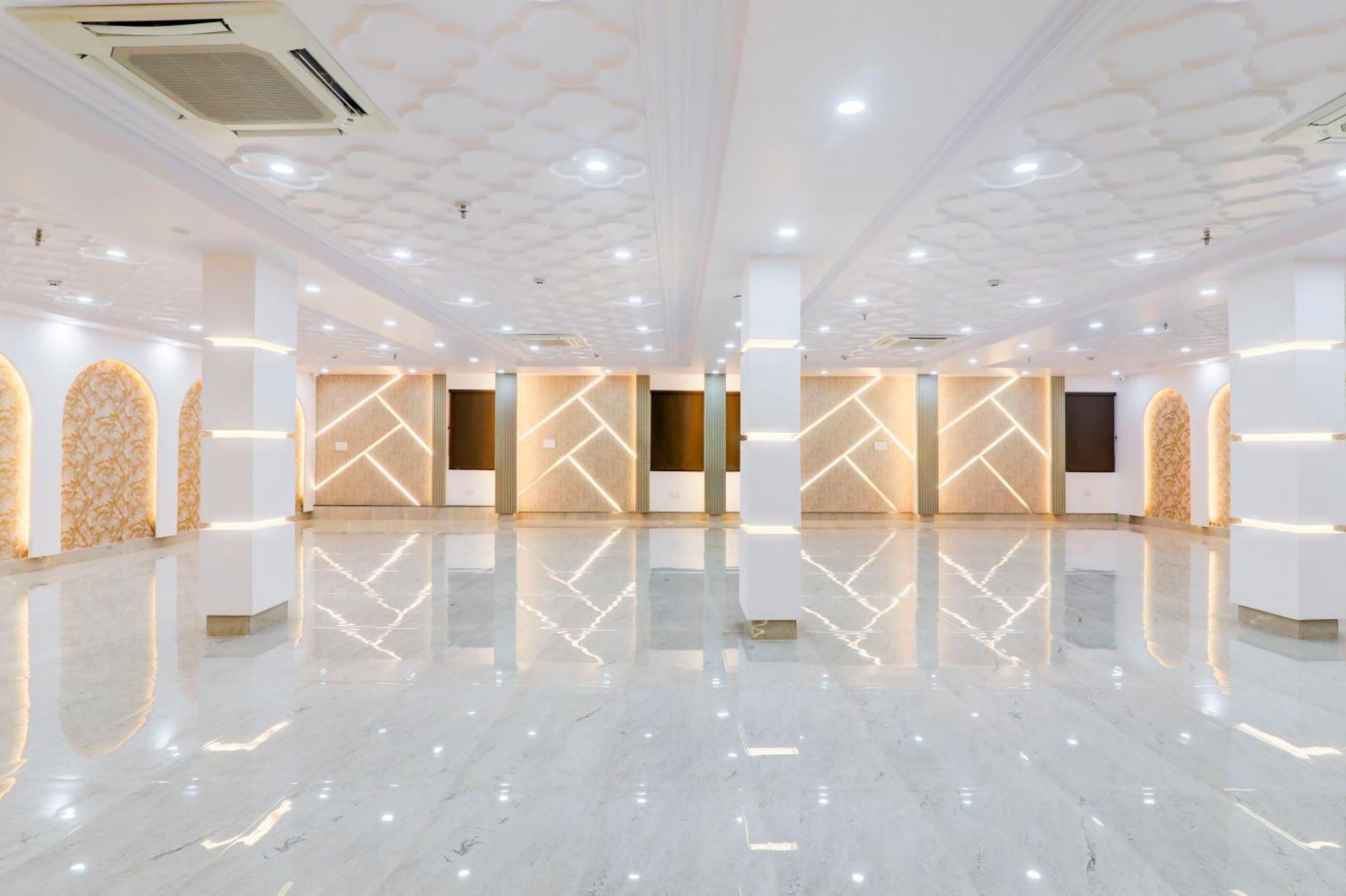 Super Townhouse Gls International Hotel Lucknow Bagian luar foto