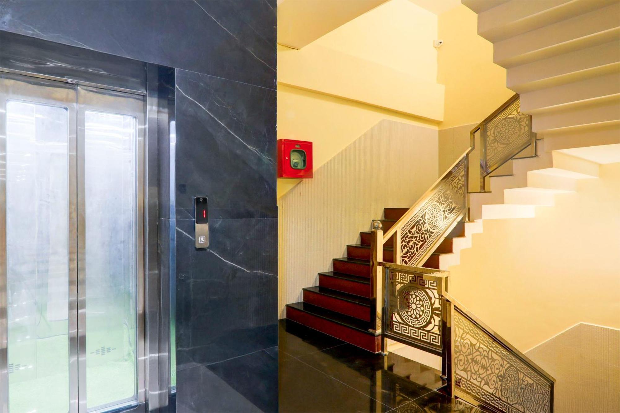 Super Townhouse Gls International Hotel Lucknow Bagian luar foto