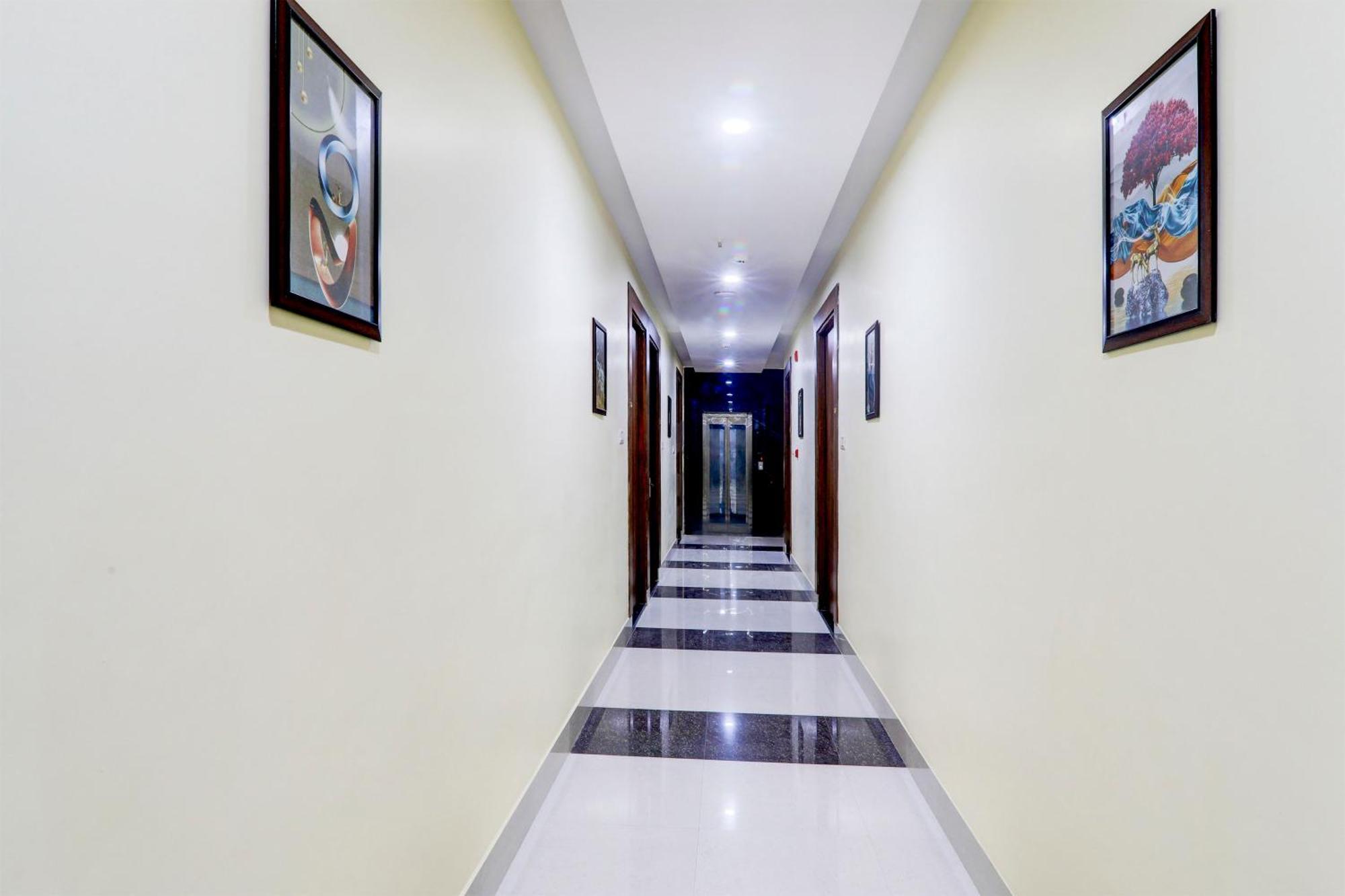 Super Townhouse Gls International Hotel Lucknow Bagian luar foto